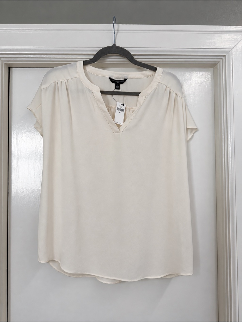 NWT Banana Republic Ivory Split-Neck Short Sleeve Blouse,Size M